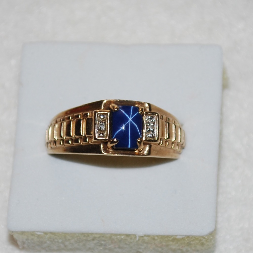 Beautiful 10K Star Sapphire & Diamond Ring - Picture 5 of 6